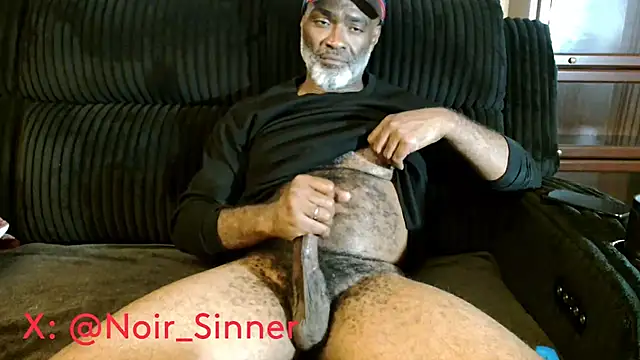 Snapshot of sinnernoir chatting on 06.25.26 sinnernoir online show from 06.25.26