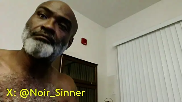 Snapshot of sinnernoir chatting on 06.29.26 sinnernoir online show from 06.29.26