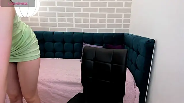 marie reyes  online show from 09.21.25