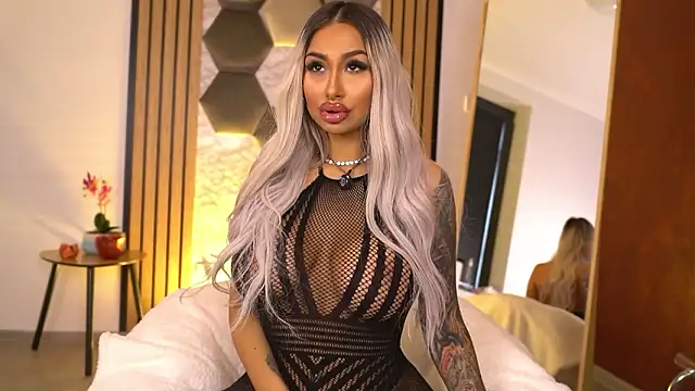 Snapshot of GoldenAmber chatting on 02.04.26 GoldenAmber online show from 02.04.26