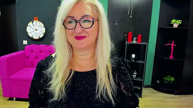 ChristyBrooks online show from 10.11.25