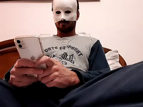 Snapshot of ItalStall chatting on 10.04.25 ItalStall online show from 10.04.25