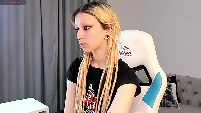 Lexy-Woorhez online show from 10.17.25