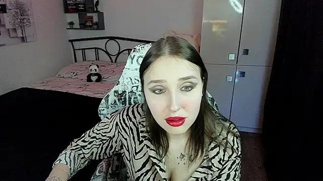 LinaTruly online show from 11.21.25