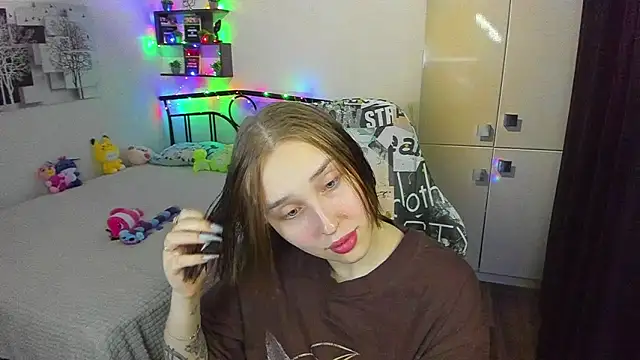 Snapshot of LinaTruly chatting on 05.11.26 LinaTruly online show from 05.11.26