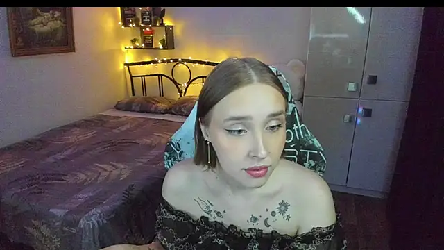 Snapshot of LinaTruly chatting on 06.12.26 LinaTruly online show from 06.12.26
