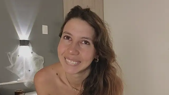 jolie lov online show from 10.18.25