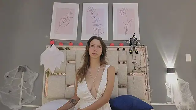 jolie lov online show from 10.29.25