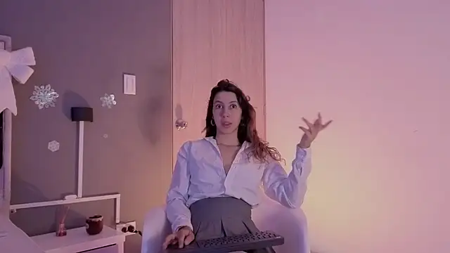 jolie lov online show from 11.28.25