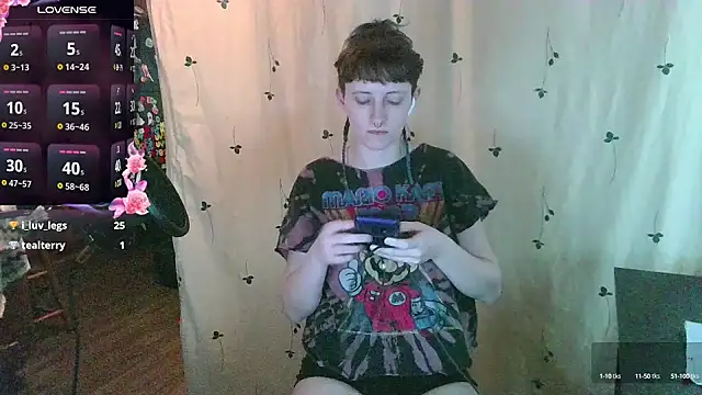 Snapshot of _hellostormy_ chatting on 02.05.25 hellostormy online show from 02.05.25