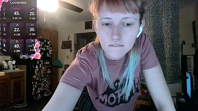Snapshot of _hellostormy_ chatting on 02.11.25 hellostormy online show from 02.11.25