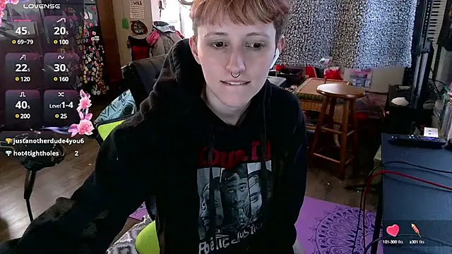 Snapshot of _hellostormy_ chatting on 02.14.25 hellostormy online show from 02.14.25