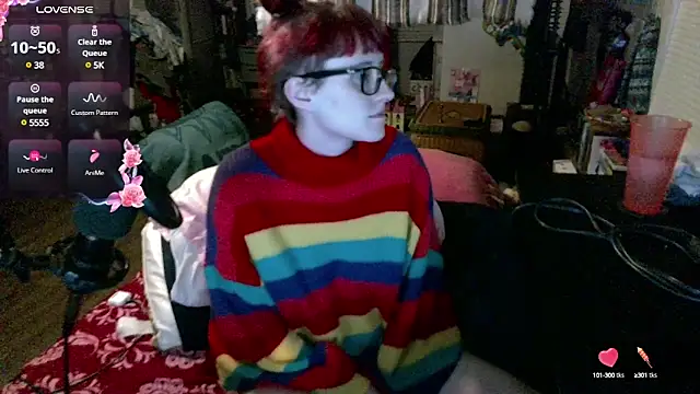 Snapshot of _hellostormy_ chatting on 02.19.25 hellostormy online show from 02.19.25