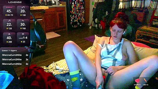 Snapshot of _hellostormy_ chatting on 02.21.25 hellostormy online show from 02.21.25