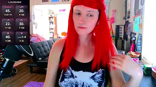 Snapshot of _hellostormy_ chatting on 03.09.25 hellostormy online show from 03.09.25