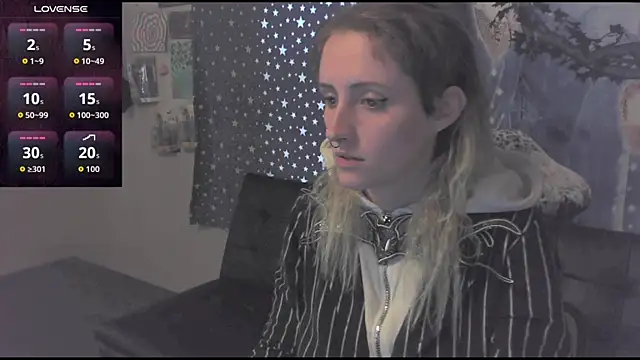 Snapshot of _hellostormy_ chatting on 09.08.25 hellostormy online show from 09.08.25