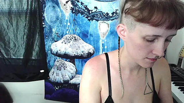 Snapshot of _hellostormy_ chatting on 10.14.25 hellostormy online show from 10.14.25