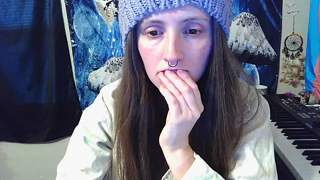 Snapshot of _hellostormy_ chatting on 12.18.25 hellostormy online show from 12.18.25