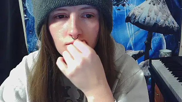Snapshot of _hellostormy_ chatting on 12.19.25 hellostormy online show from 12.19.25