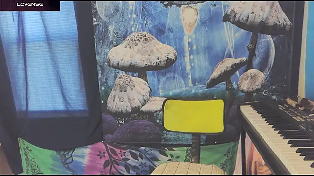 Snapshot of _hellostormy_ chatting on 04.16.26 hellostormy online show from 04.16.26