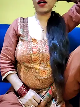 Snapshot of Haniya-143 chatting on 10.19.25 Haniya-143 online show from 10.19.25