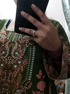 Snapshot of Haniya-143 chatting on 10.26.25 Haniya-143 online show from 10.26.25