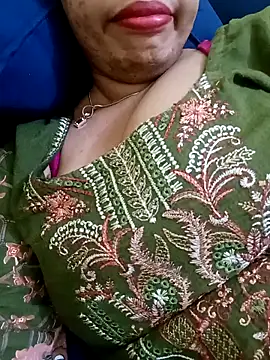 Snapshot of Haniya-143 chatting on 11.22.25 Haniya-143 online show from 11.22.25