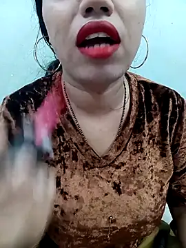 Snapshot of Haniya-143 chatting on 12.14.25 Haniya-143 online show from 12.14.25