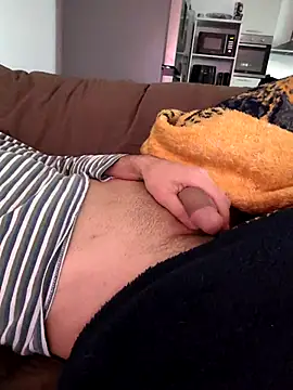 Snapshot of ariel-rick chatting on 10.25.25 ariel-rick online show from 10.25.25