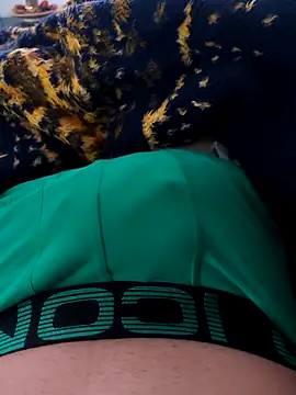 Snapshot of ariel-rick chatting on 11.21.25 ariel-rick online show from 11.21.25