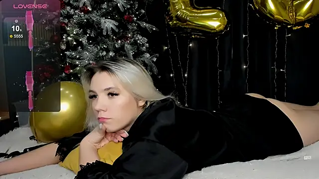 Snapshot of LadyHottCum chatting on 01.10.25 LadyHottCum online show from 01.10.25