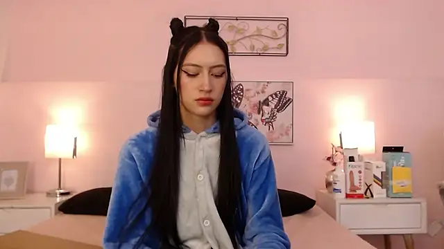 sara17  online show from 10.10.25