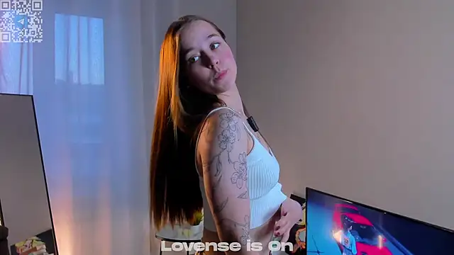 Snapshot of FalineDowlen chatting on 01.11.26 FalineDowlen online show from 01.11.26