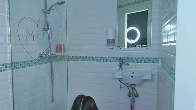 Mia Mia M online show from 12.28.24