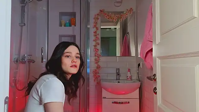 Mia Mia M online show from 02.22.25