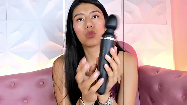 CarlaAlvez online show from 02.04.25