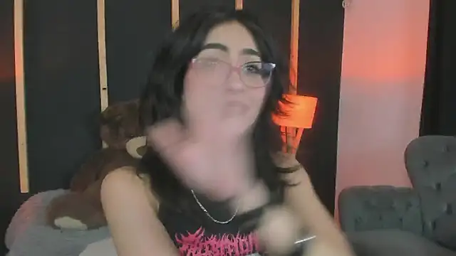 Snapshot of vampy_dolll chatting on 12.27.24 vampy dolll online show from 12.27.24