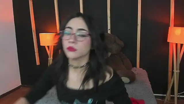 Snapshot of vampy_dolll chatting on 01.03.25 vampy dolll online show from 01.03.25