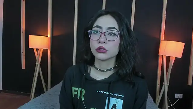 Snapshot of vampy_dolll chatting on 01.05.25 vampy dolll online show from 01.05.25