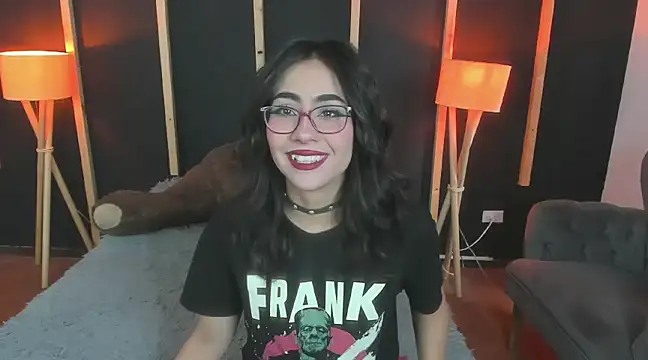 Snapshot of vampy_dolll chatting on 01.06.25 vampy dolll online show from 01.06.25