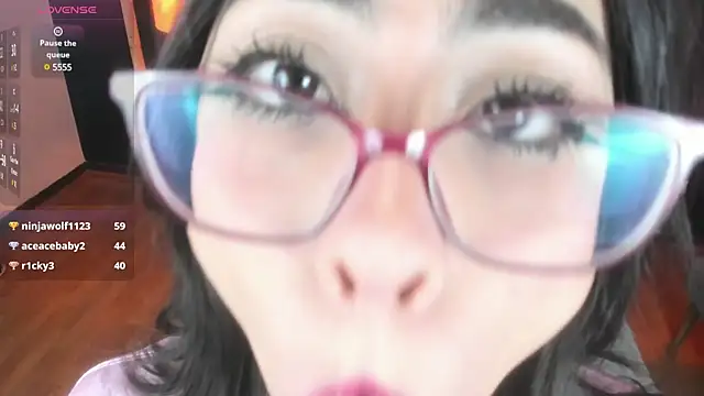 Snapshot of vampy_dolll chatting on 01.09.25 vampy dolll online show from 01.09.25