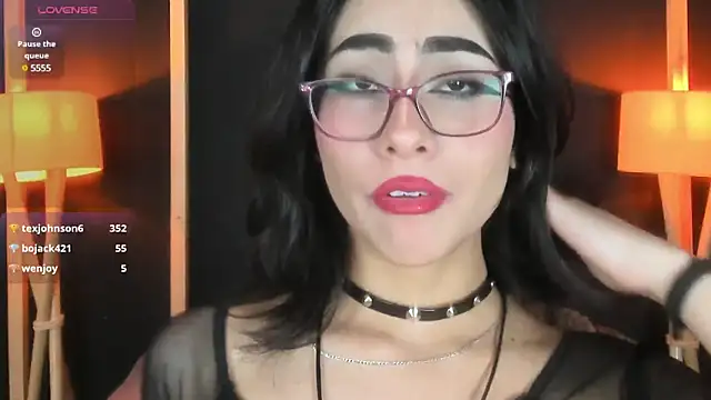 Snapshot of vampy_dolll chatting on 01.11.25 vampy dolll online show from 01.11.25