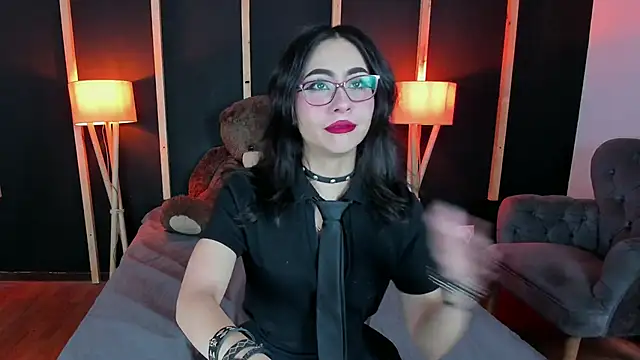 Snapshot of vampy_dolll chatting on 01.17.25 vampy dolll online show from 01.17.25