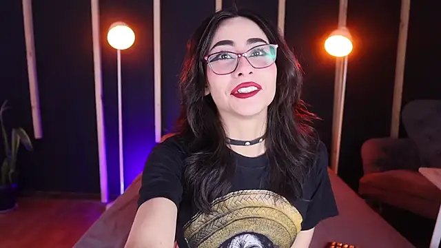 Snapshot of vampy_dolll chatting on 02.04.25 vampy dolll online show from 02.04.25