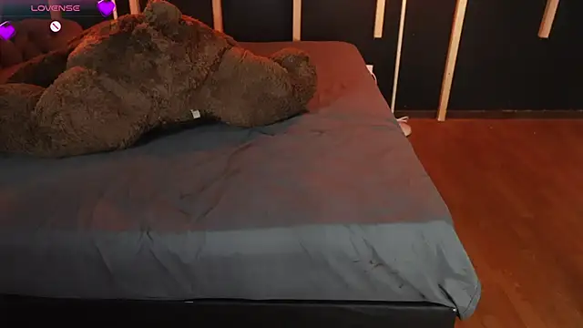 Snapshot of vampy_dolll chatting on 03.08.25 vampy dolll online show from 03.08.25