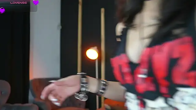 Snapshot of vampy_dolll chatting on 03.15.25 vampy dolll online show from 03.15.25