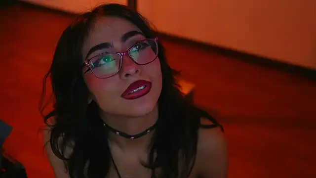 Snapshot of vampy_dolll chatting on 03.15.25 vampy dolll online show from 03.15.25