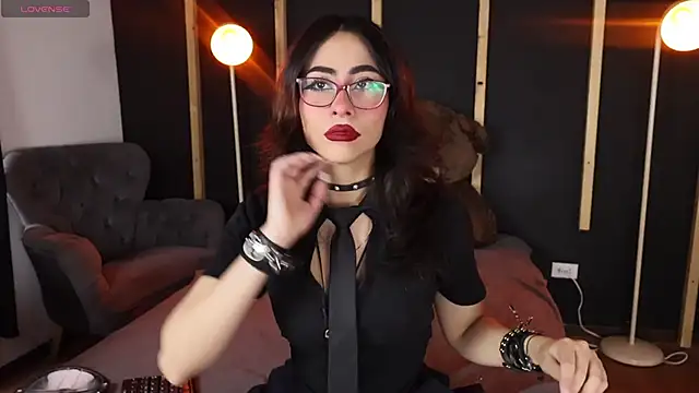 Snapshot of vampy_dolll chatting on 03.22.25 vampy dolll online show from 03.22.25