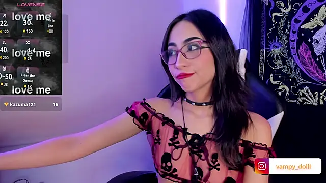 Snapshot of vampy_dolll chatting on 10.10.25 vampy dolll online show from 10.10.25
