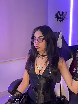 Snapshot of vampy_dolll chatting on 10.27.25 vampy dolll online show from 10.27.25